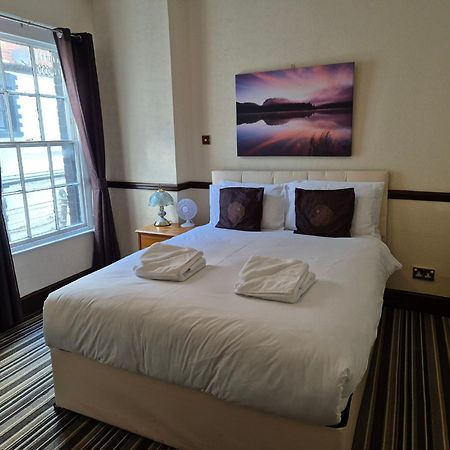 Phoenix Hotel Чард Екстериор снимка