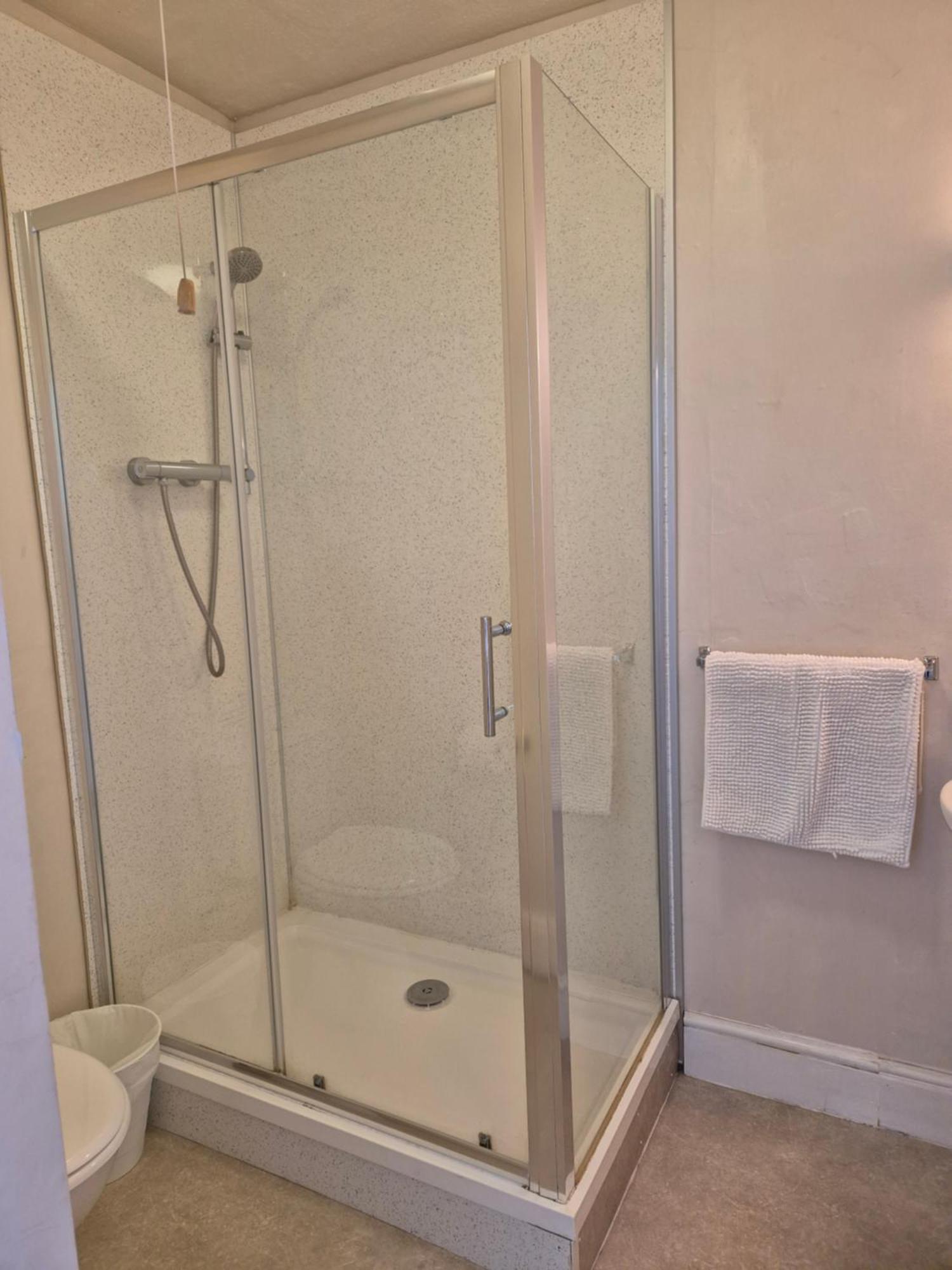 Phoenix Hotel Чард Екстериор снимка
